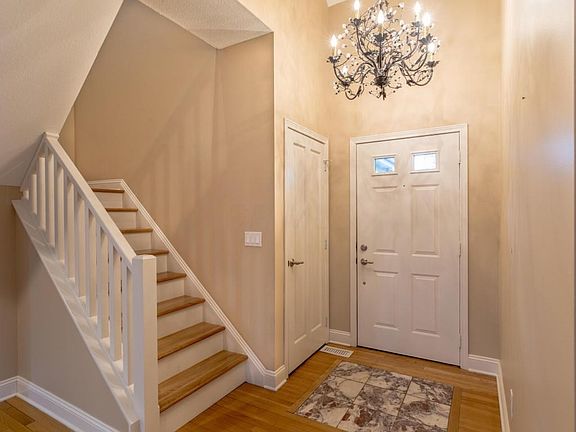 5th image of 3185 Melbury Dr