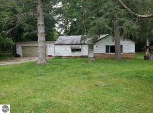 9511 S Cook Ave, Lake, MI 48632