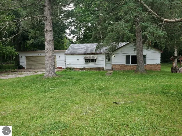 9511 S Cook Ave, Lake, MI 48632
