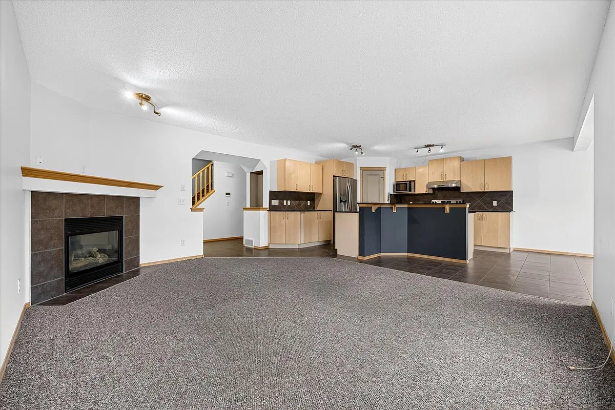 177 Royal Birch Terr Nw — Photo 1