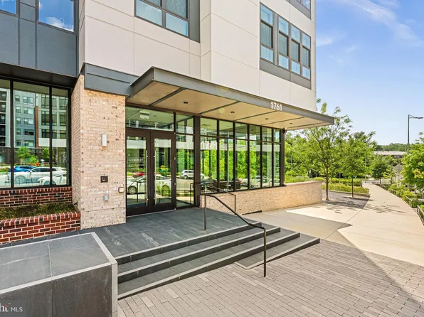1761 Old Meadow Rd #104, McLean, VA 22101