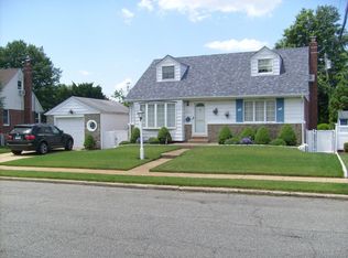 568 Martin Rd, Franklin Square, NY 11010