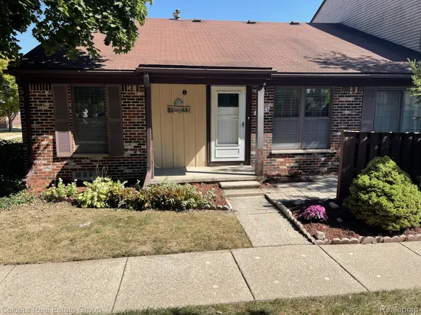 39563 Heatherheath Dr, Clinton Township, MI 48038