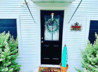 306 8th St, Bandera, TX 78003