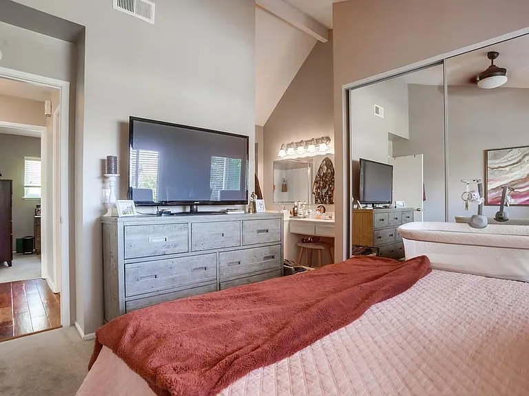 510 Turfwood Ln — Photo 13