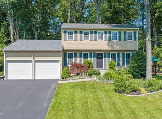 17 Woodstream Dr, Delmar, NY 12054