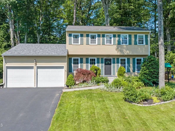 17 Woodstream Drive, Delmar, NY 12054