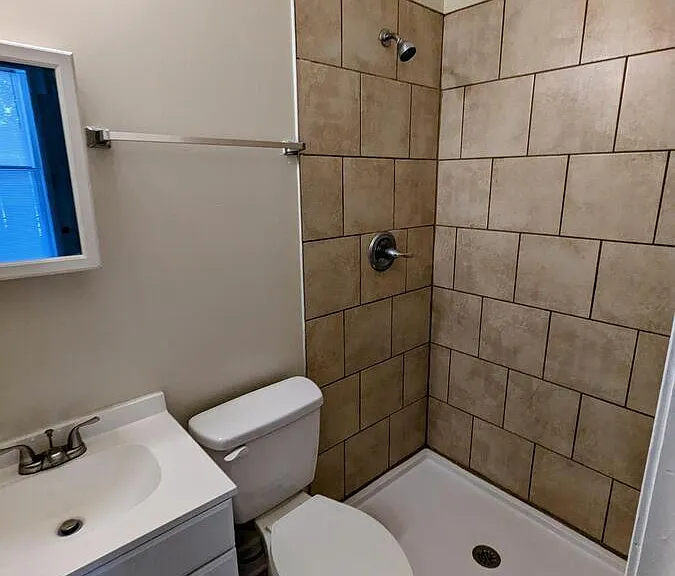 113 W Clay St #B — Photo 10