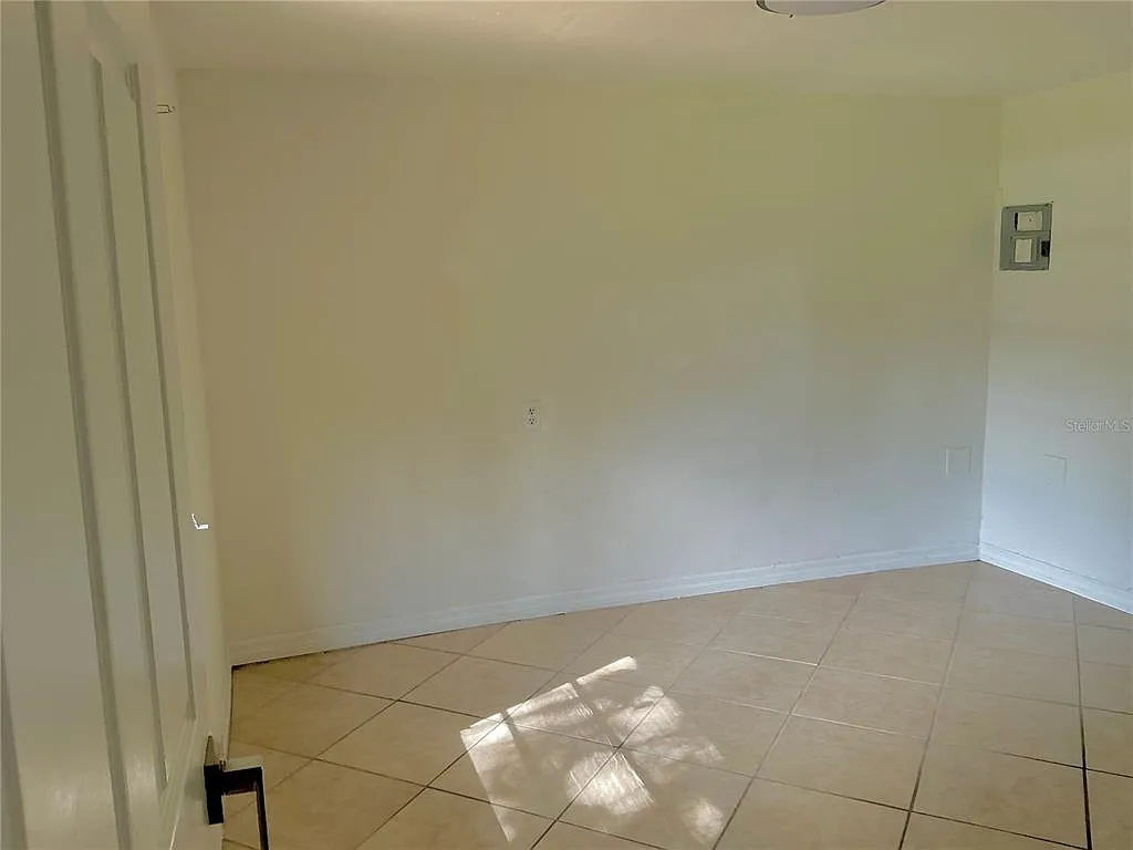 3 bed, 2.0 bath, 1042 sqft, $1,750 — Photo 3