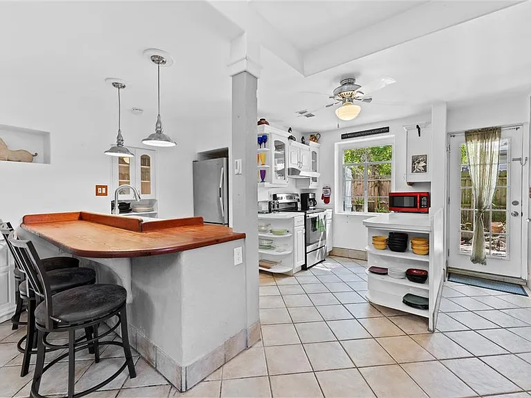 515 Crystal Beach Ave — Photo 2