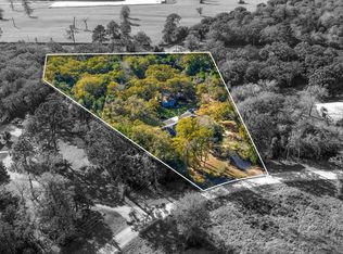 6 W Trail Ln, Hilltop Lakes, TX 77871