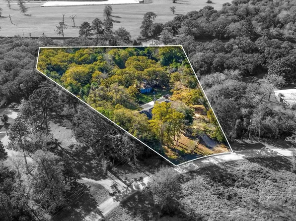 6 W Trail Ln, Hilltop Lakes, TX 77871