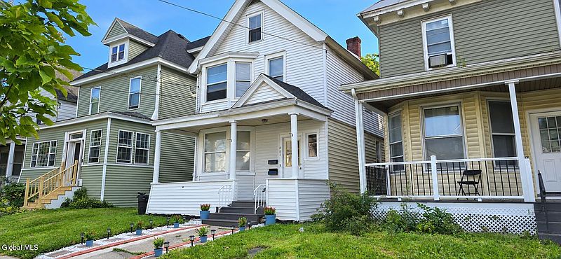 3rd image of 860 Washington Avenue