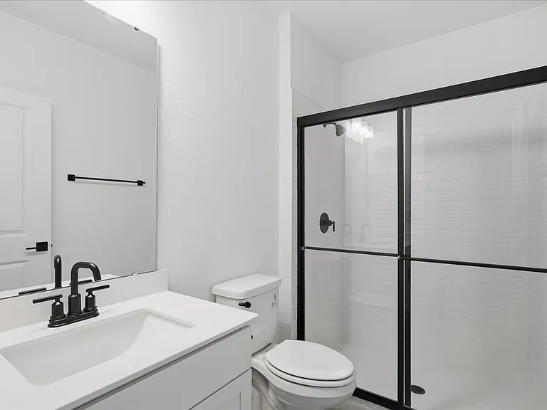 20 Ludlow Ln W — Photo 16