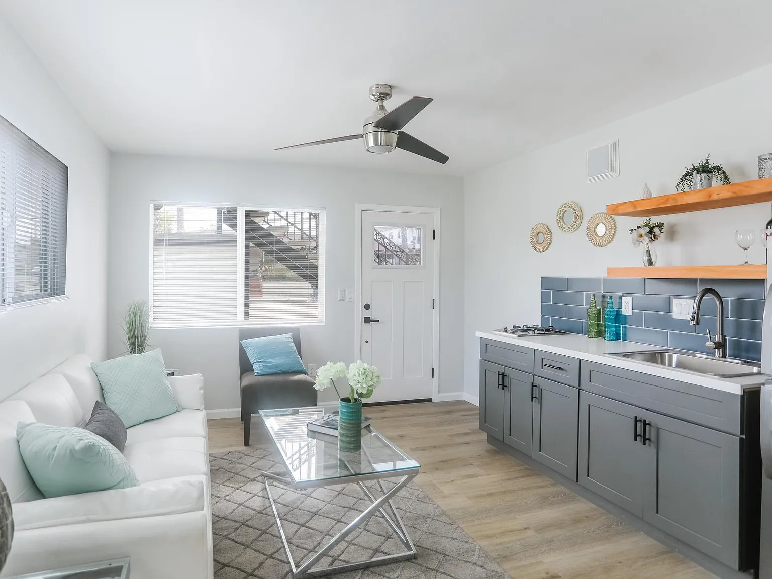 4205 Noyes St — Photo 3