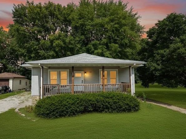 472 E Cherry St, Watseka, IL 60970