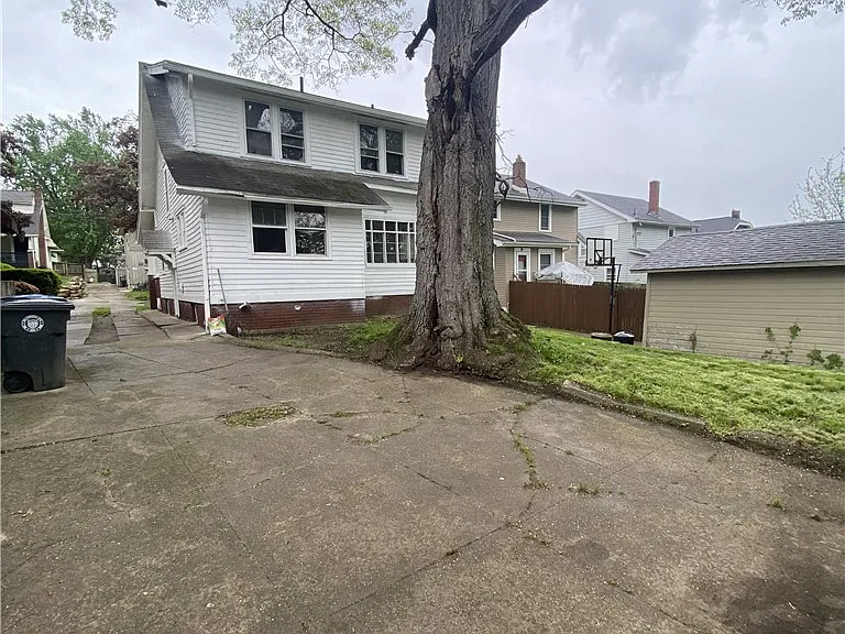 721 Polk Ave — Photo 8