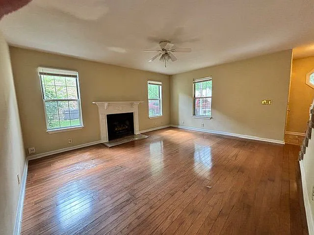 211 Hillside Ct — Photo 11