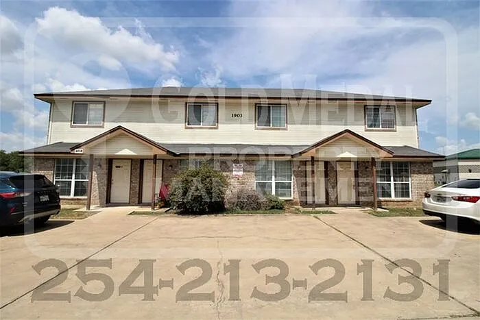2 bed, 1.5 bath, 1011 sqft, $795 — Photo 1