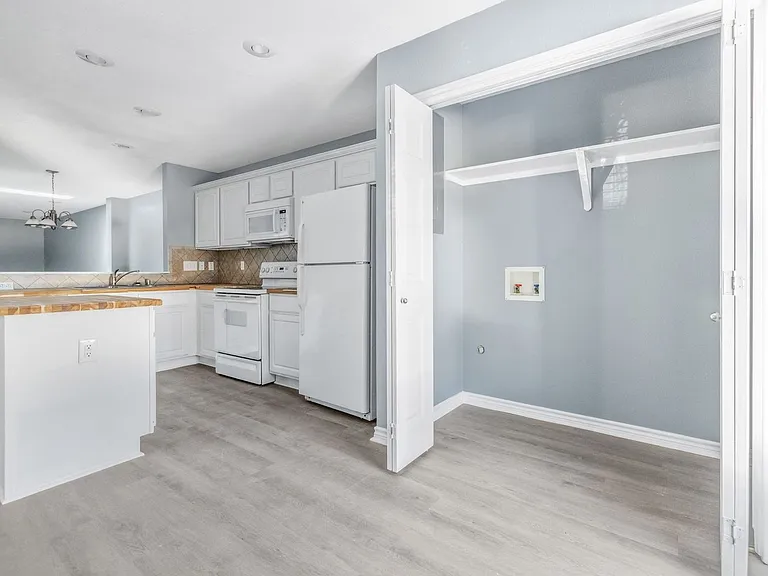 805 N Main St #108 — Photo 52