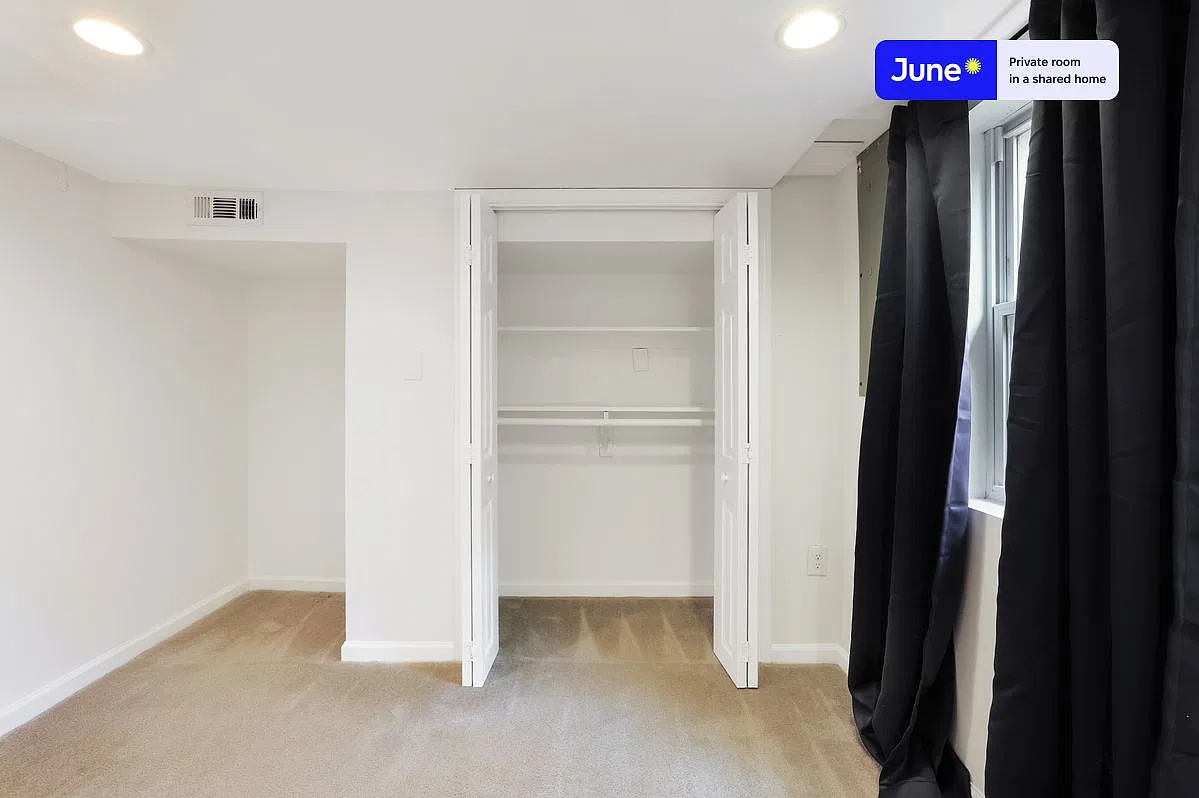 Twin bedroom in 5 bed/2 bath home in Logan Circle #416 BE — Photo 4