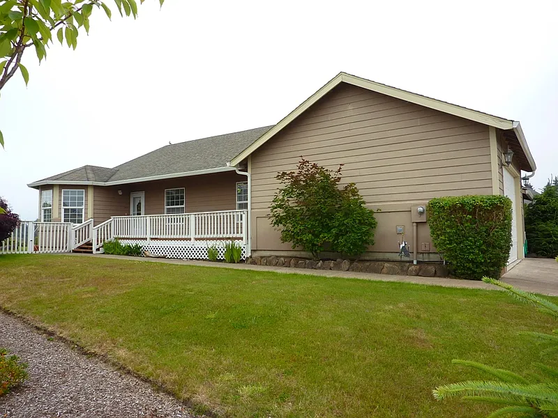 5115 NE Voyage Ave photo 1