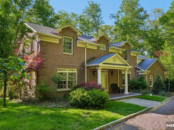 2B Paris Ave, Rockleigh, NJ 07647