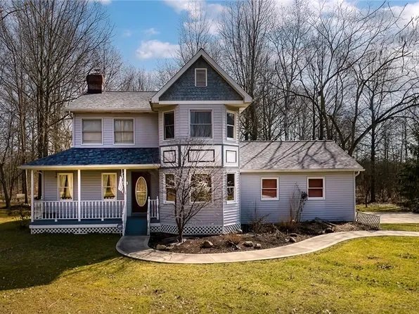 3155 Royalwood Dr, Cuyahoga Falls, OH 44223