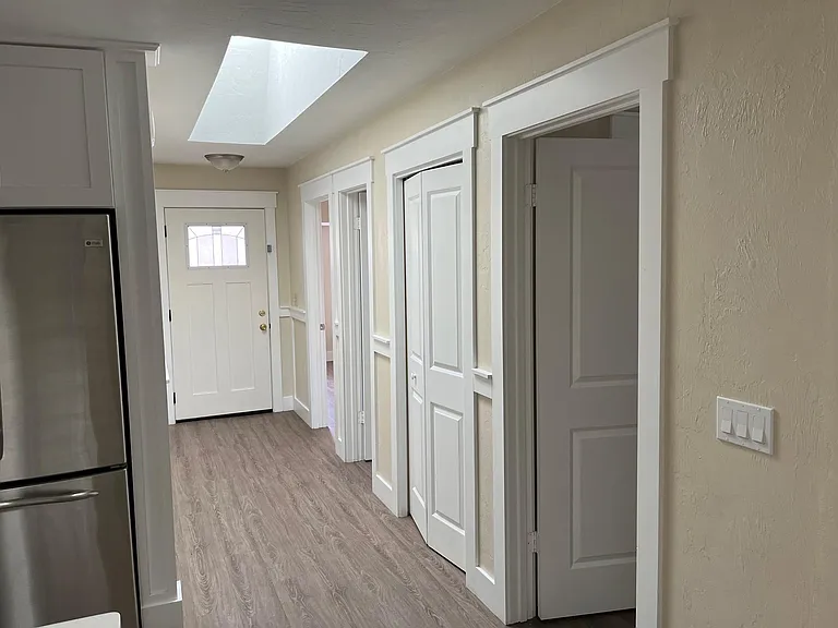 2320 Ironstone Dr E — Photo 2