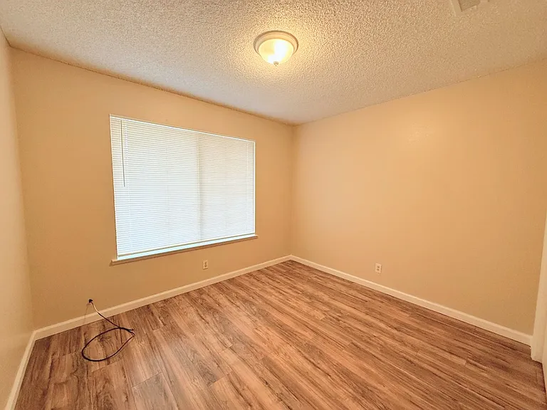 1760 Conestoga Dr #B — Photo 10