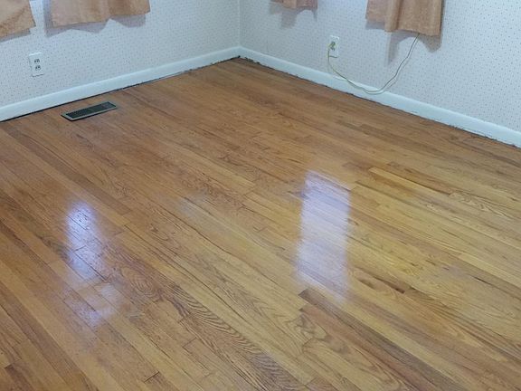 2 bedrooms with hardwood
