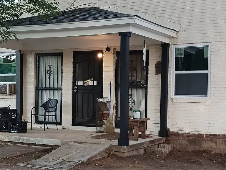 1154 Wilson St — Photo 1
