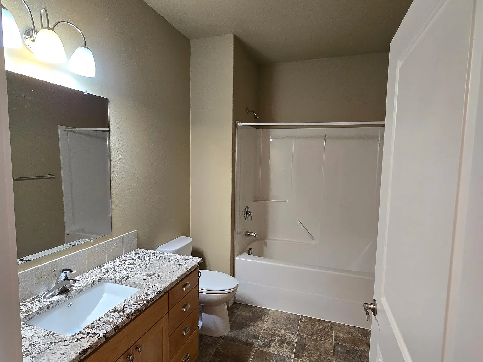 2 bed, 1200 sqft, $2,300 — Photo 4