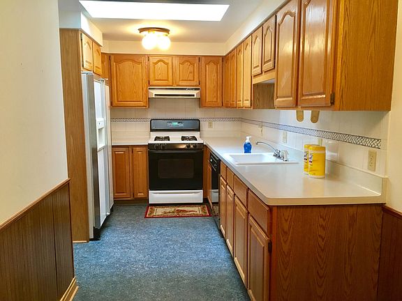 4th image of 440 Burroughs Dr