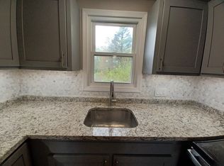 236 Maple St, Agawam, MA 01001