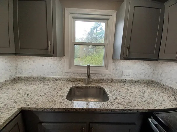 236 Maple St, Agawam, MA 01001