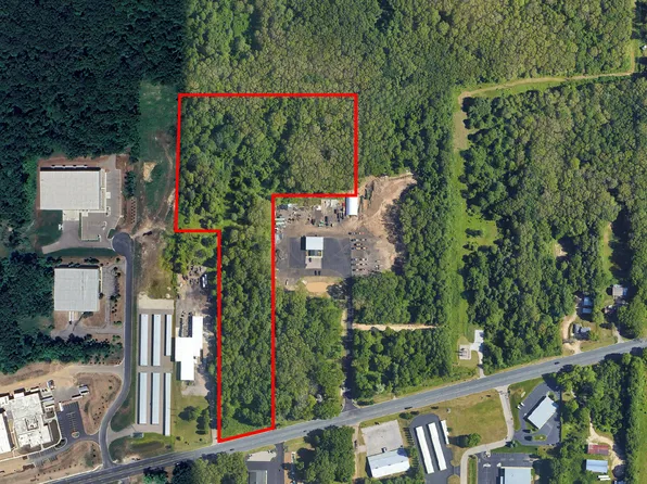 7574 Stadium Dr, Kalamazoo, MI 49009