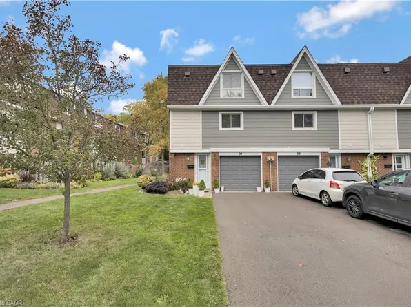 90 Ann St, Hamilton, ON L9H 5P1