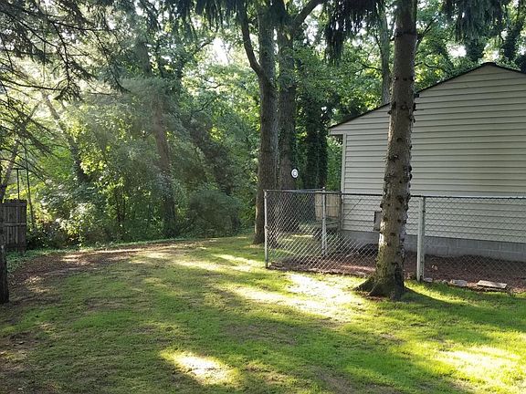 3rd image of 1966 Oak Cliff Dr NE