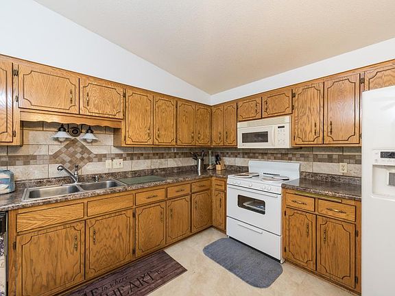 5th image of 358 Pleasure Creek Dr NE