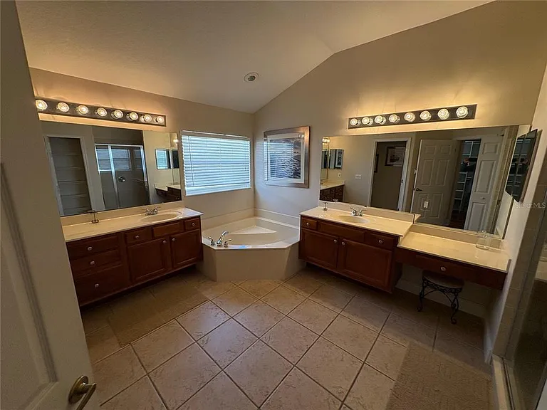 9718 Pineola Dr — Photo 28