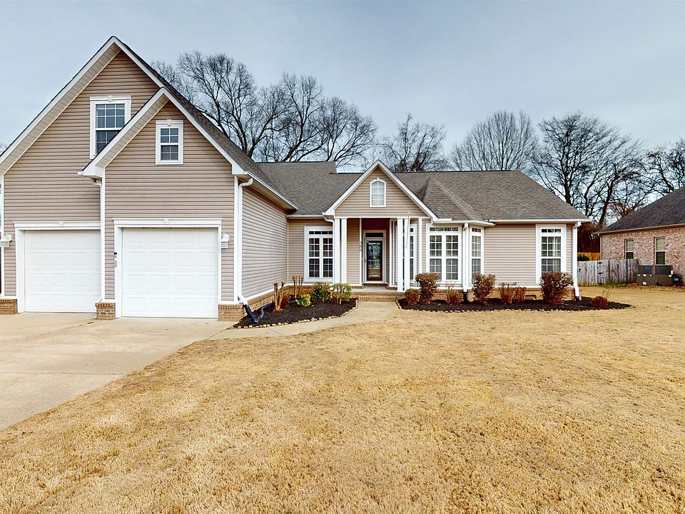 1st image of 388 Oakleigh Dr