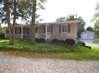 1916 Brookfield Rd, Hubbard, OH 44425