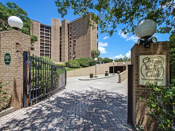 2nd image of 4401 LAKESIDE Drive #701