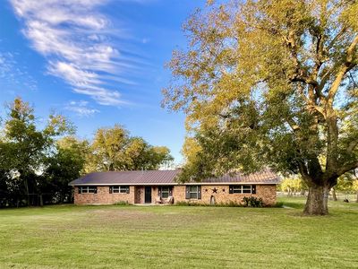 945 Brickyard Rd, West, TX, 76691