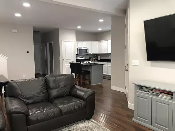 413 E Clubview Ln — Photo 4