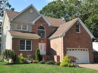 34 Whittier Rd, Clark, NJ 07066