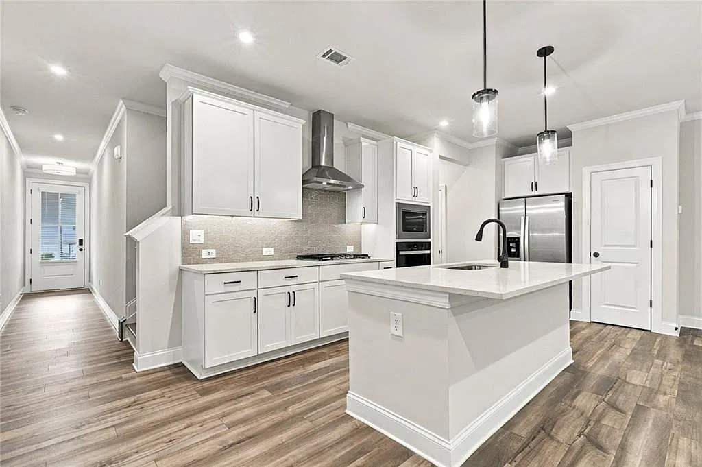 3 bed, 2.5 bath, 1902 sqft, $2,600 — Photo 2
