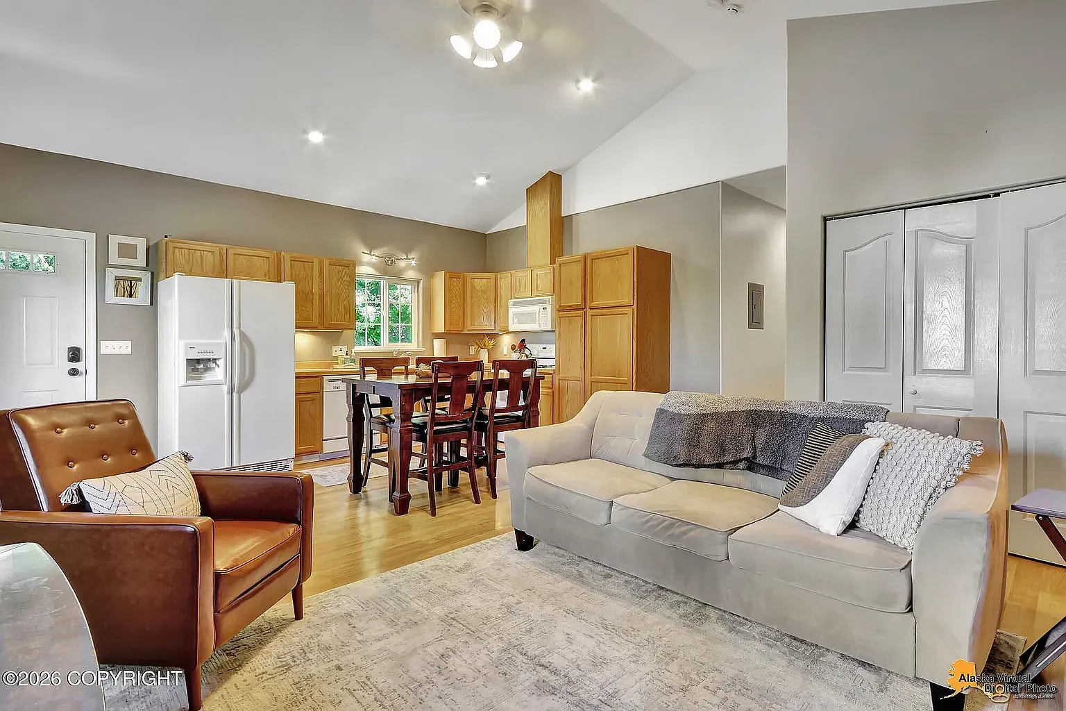 2 bed, 873 sqft, $2,100 — Photo 2