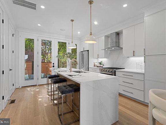 3rd image of 602 U St NW